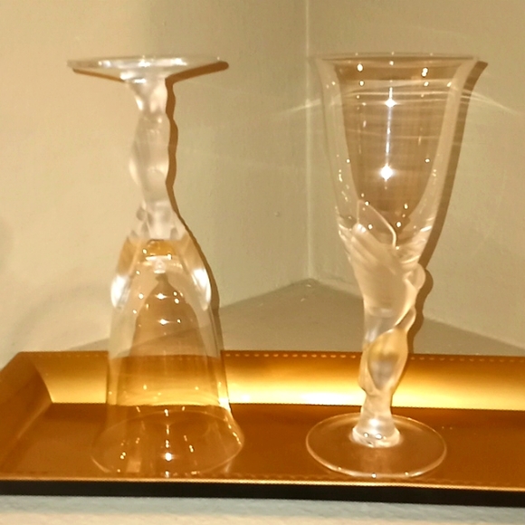 Faberge Kissing Doves Frosted Wine Goblets 8.25 oz - Picture 5 of 11